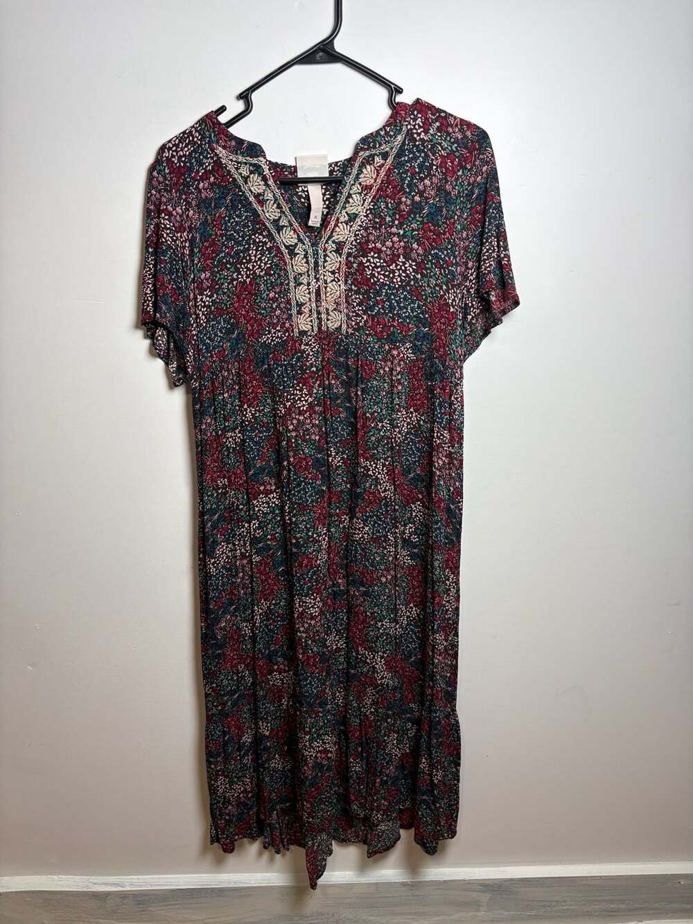 Knox Rose Women's Floral Print Midi Dress with Embroidered V-Neck